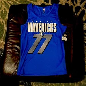 Dallas Mavericks Luka Doncic #77 jersey size medium adult male NWT